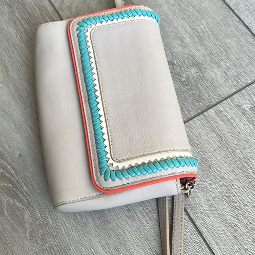 BCBG Helene style Beige and Teal crossbody Bag with chain strap - Picture 7 of 10